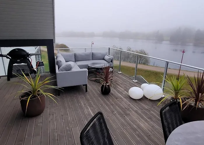 Сasa de vacaciones Unique 3-storey House In Luxury Living In The Heart Of The Village *