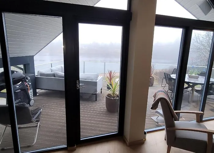 Сasa de vacaciones Unique 3-storey House In Luxury Living In The Heart Of The Village