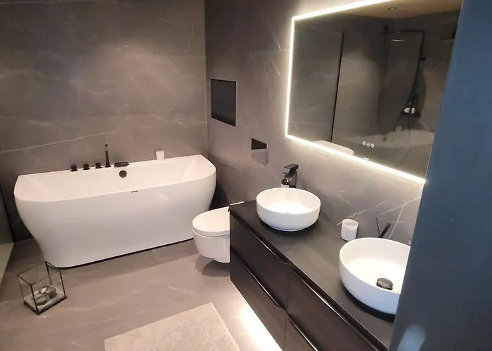 Unique 3-storey House In Luxury Living In The Heart Of The Village Сasa de vacaciones *