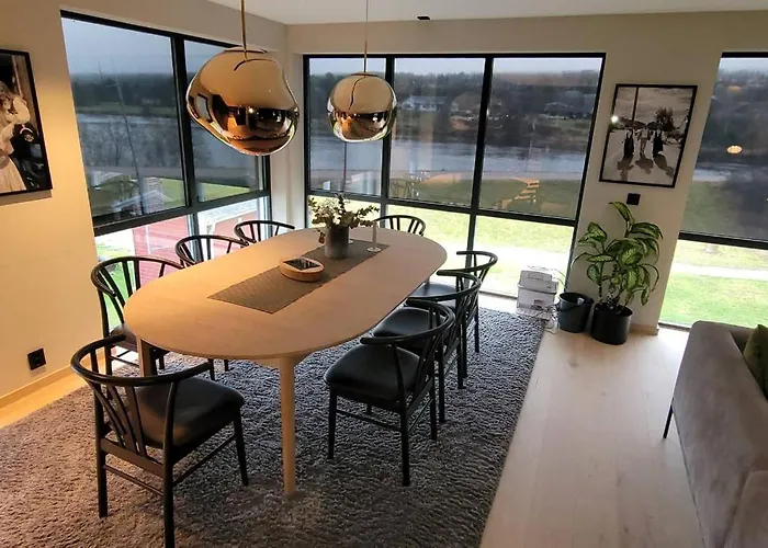Unique 3-storey House In Luxury Living In The Heart Of The Village *