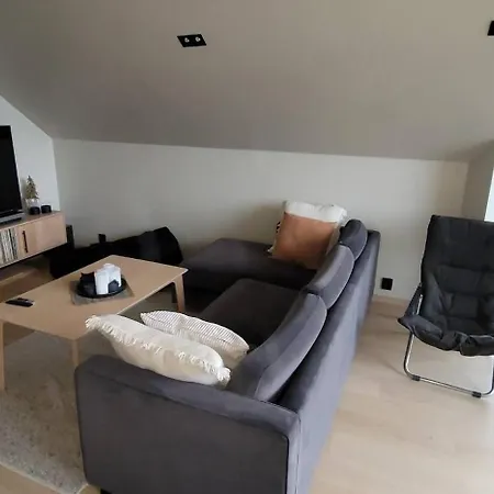 Unique 3-storey House In Luxury Living In The Heart Of The Village トリシル